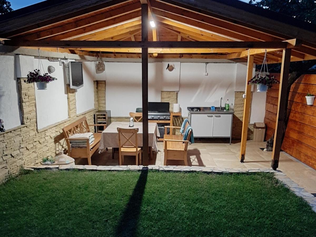 Къща За Гости Чечев Saparewa Banja Exterior foto